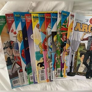 Pack of 13 archie comics